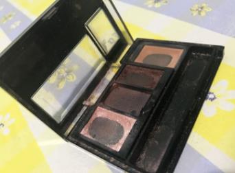 KATE眼影飞粉吗？持久不飞粉