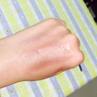 KATE眼影飞粉吗？持久不飞粉