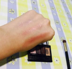 KATE眼影飞粉吗？持久不飞粉