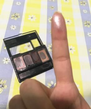 KATE眼影飞粉吗？持久不飞粉