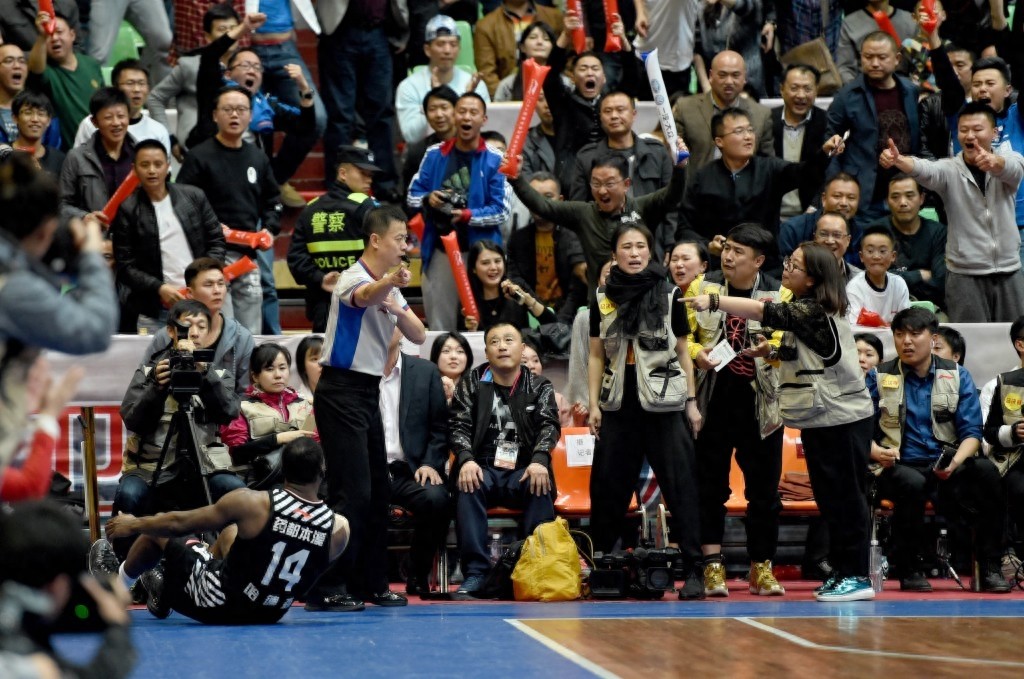 篮球——CBA总决赛：四川队获总冠军