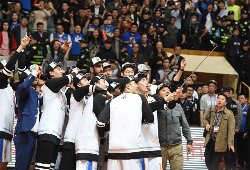 篮球——CBA总决赛：四川队获总冠军