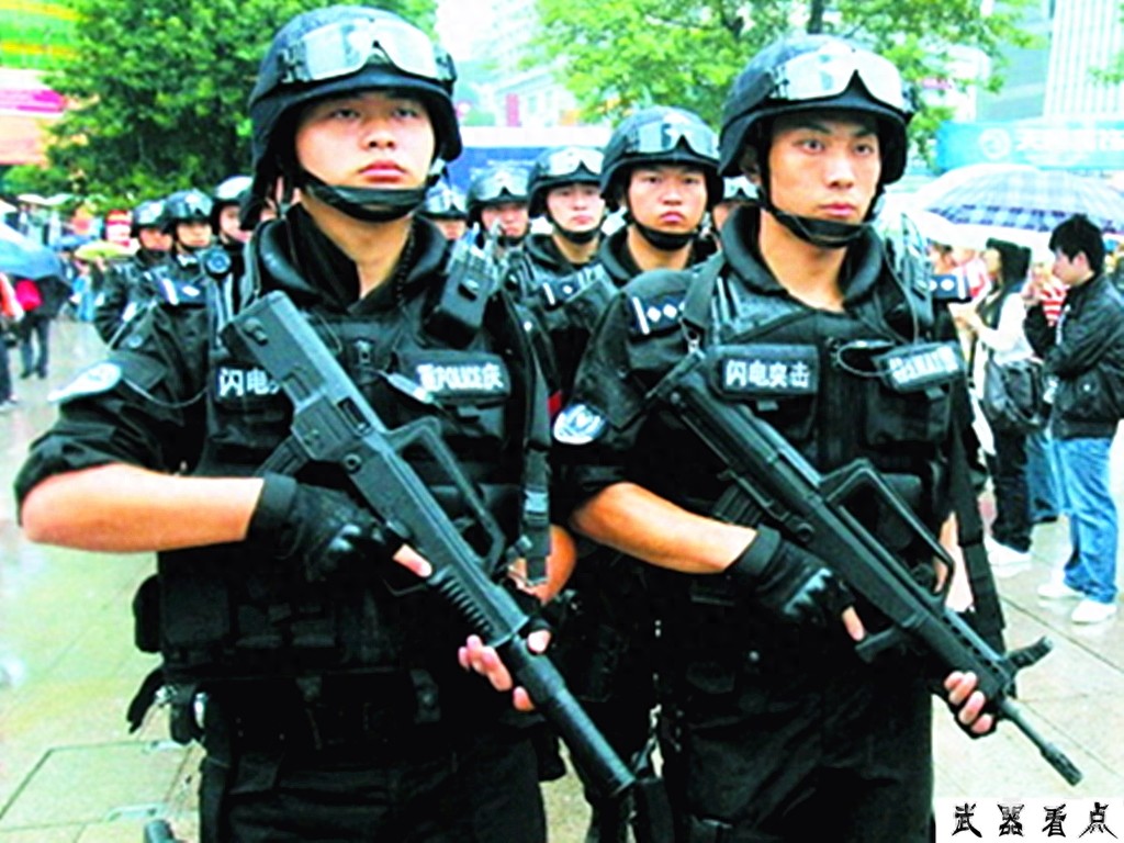 我国05式微声冲锋枪,是隐蔽射击的绝佳武器,已经广泛装备