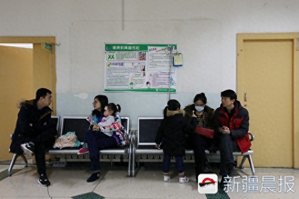 天冷感冒多！萌娃打针满脸都是戏