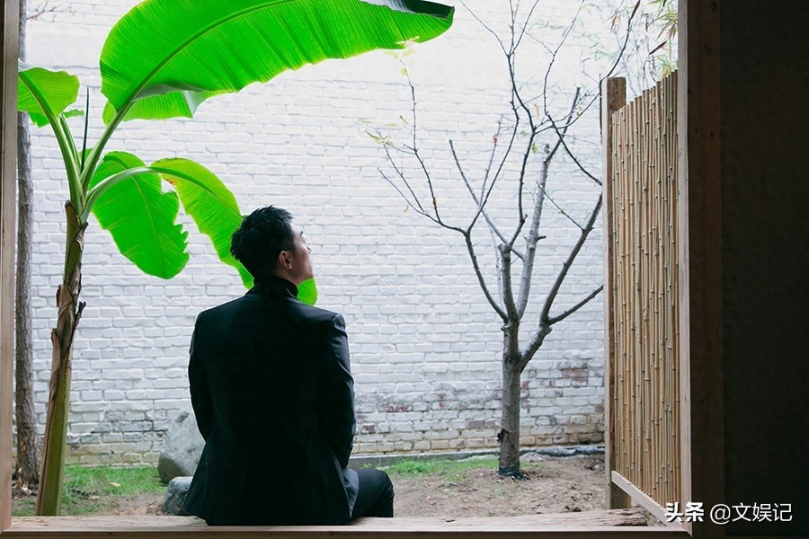 朱亚文写真, 尽显儒雅绅士魅力