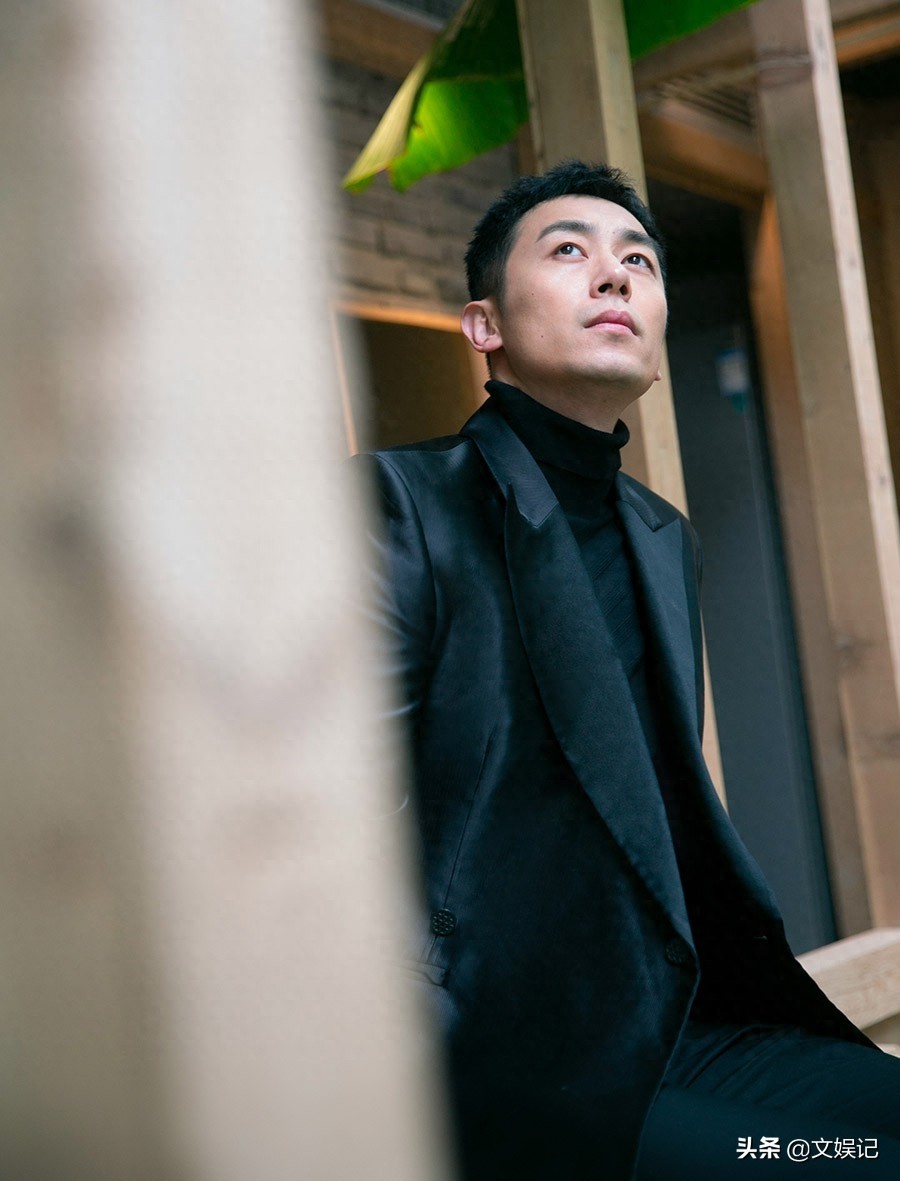 朱亚文写真, 尽显儒雅绅士魅力