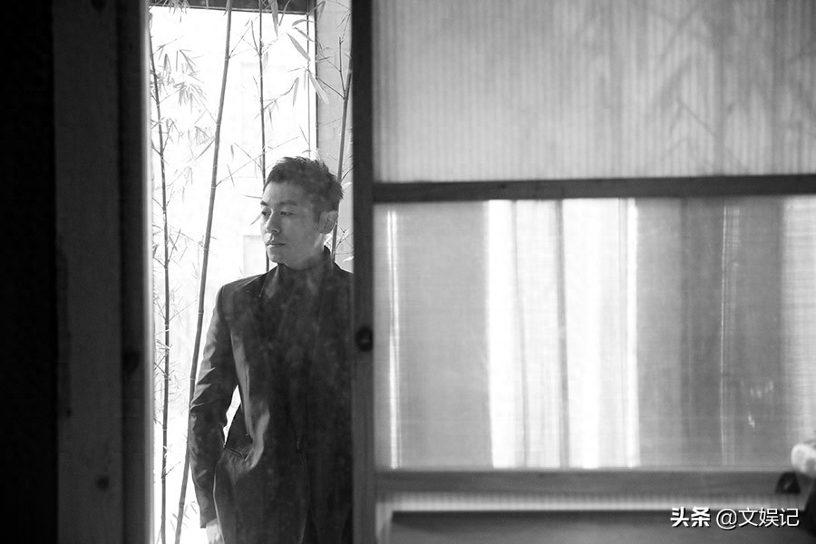 朱亚文写真, 尽显儒雅绅士魅力